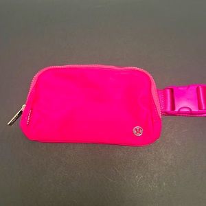 NEW Lululemon everywhere, belt bag, bright pink
